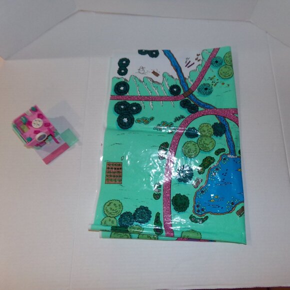 Vintage 1994 Polly Pocket Drive-In Burger Restaurant And Playville Mat - Picture 13 of 16